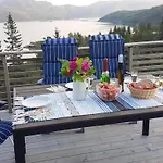 4 Star In * Naustbukta