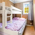 4 Star In Σπίτι διακοπών Naustbukta