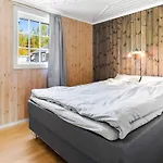 4 Star In Naustbukta