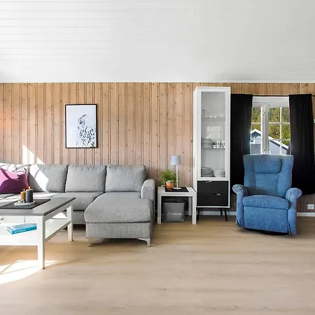 Semesterbostad 4 Star In Naustbukta