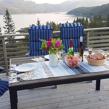 4 Star In * Naustbukta