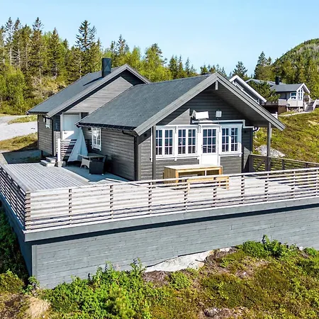 Semesterbostad 4 Star In *