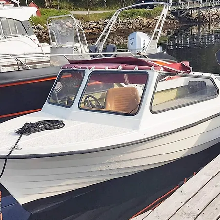 Semesterbostad 4 Star In Naustbukta