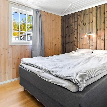 4 Star In Naustbukta